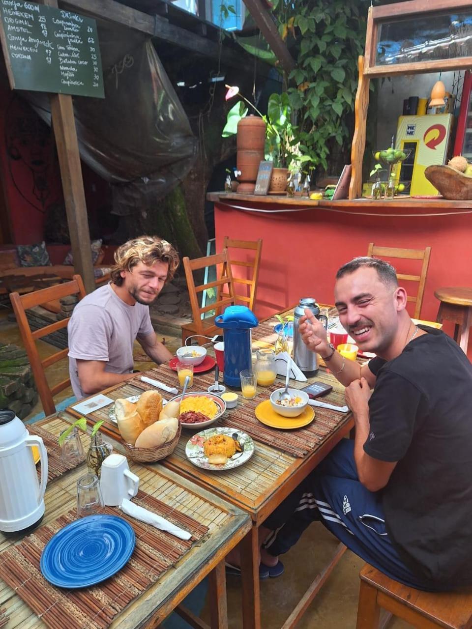 Mais Que Nada Itacare - Hostel, Bar & Breakfast Bagian luar foto